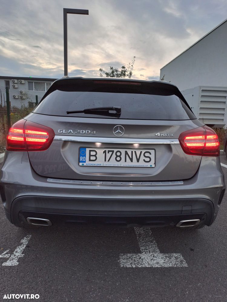 Mercedes-Benz GLA 200 d 4MATIC Aut. - 12