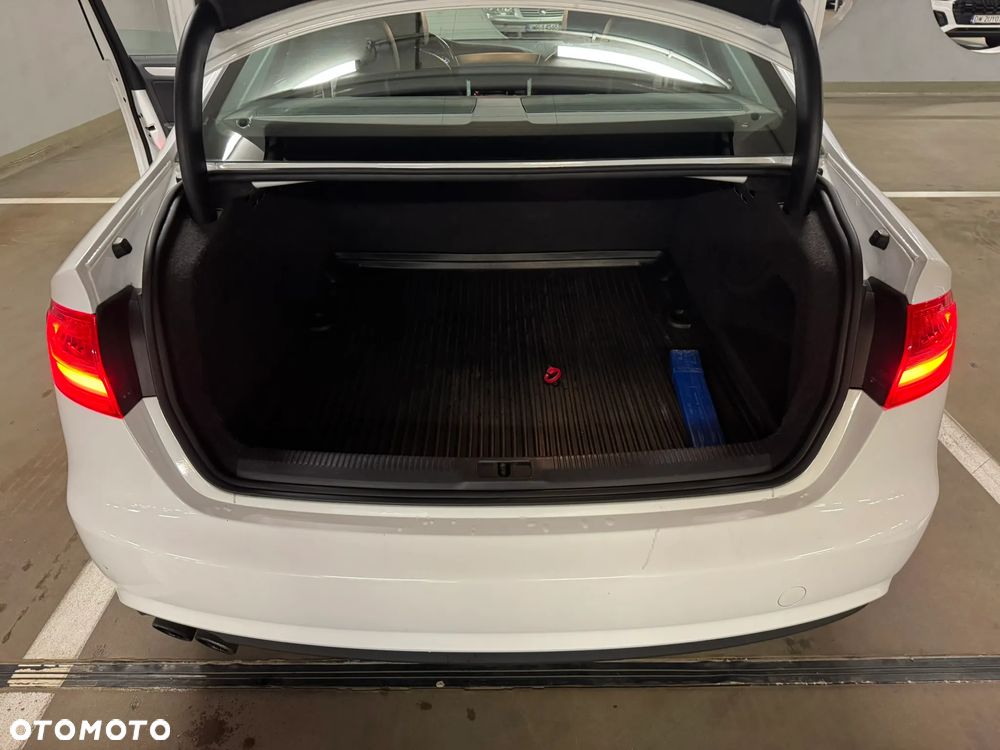 Audi A4 Limousine - 12