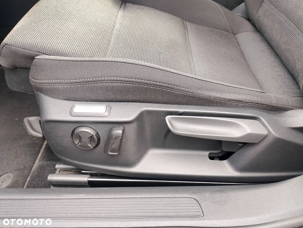 Volkswagen Passat 1.5 TSI EVO Business - 33
