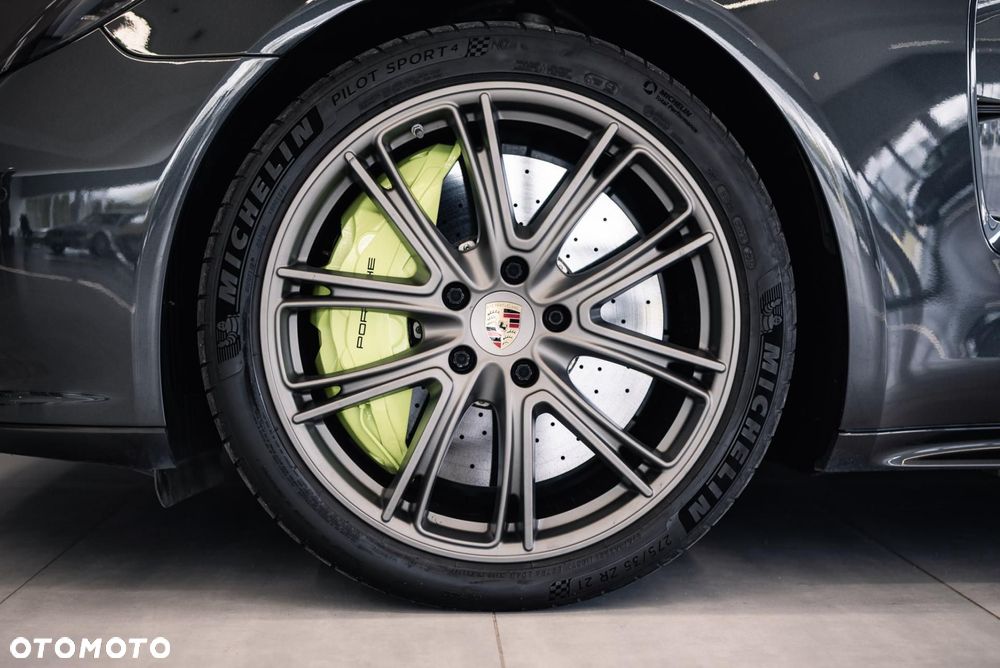 Porsche Panamera - 40