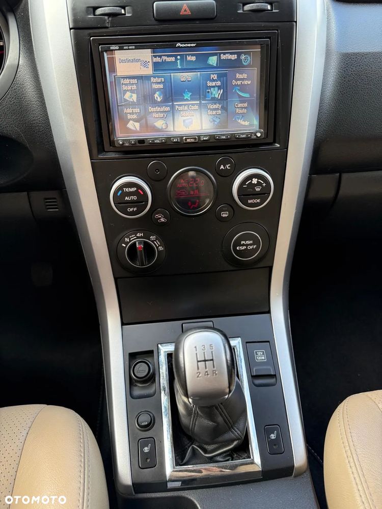 Suzuki Grand Vitara 2.4 De Luxe - 15