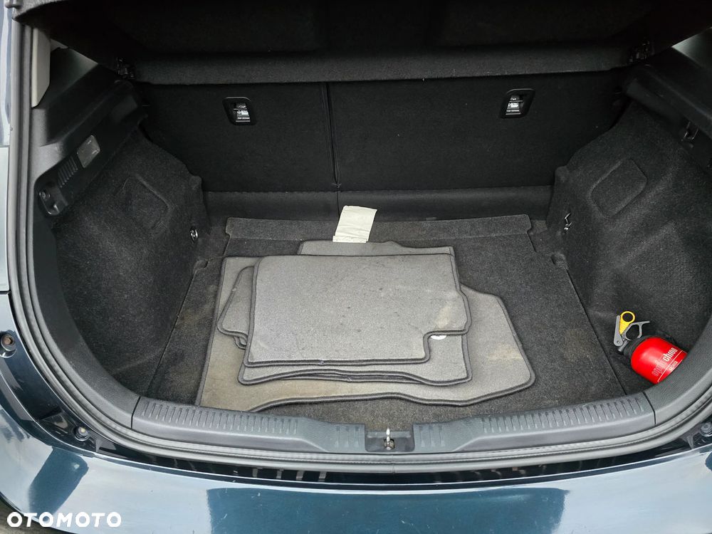 Toyota Auris 1.6 Premium Comfort - 17