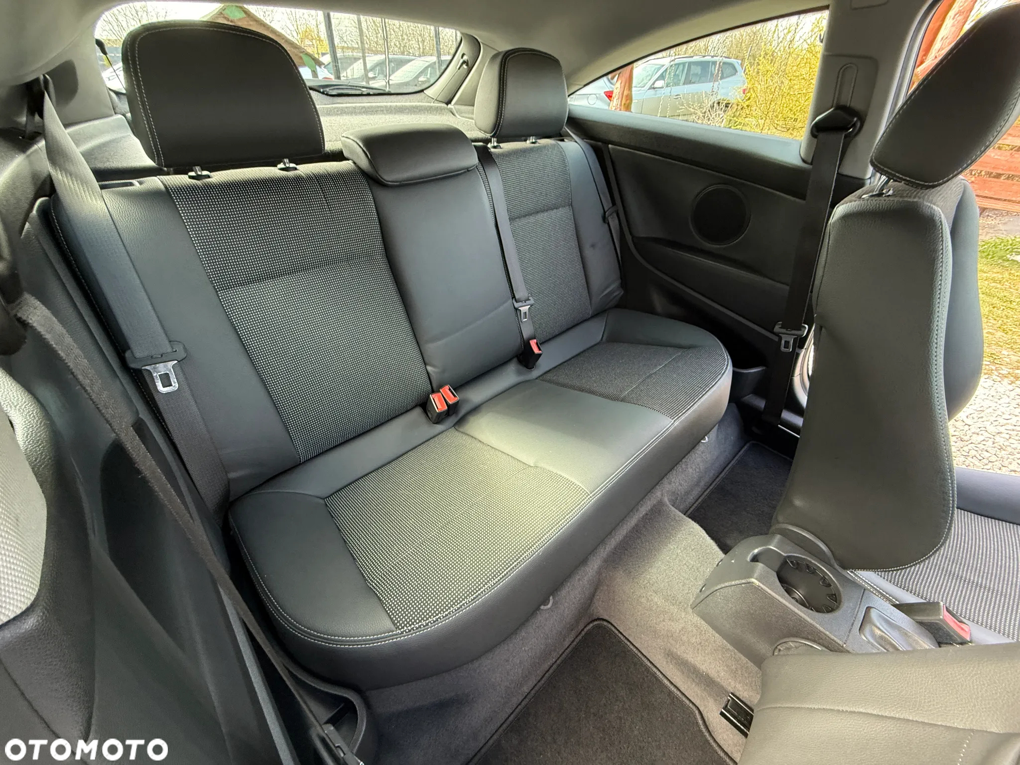Opel Astra III GTC 1.6 Cosmo - 23