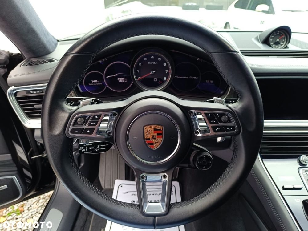 Porsche Panamera - 30