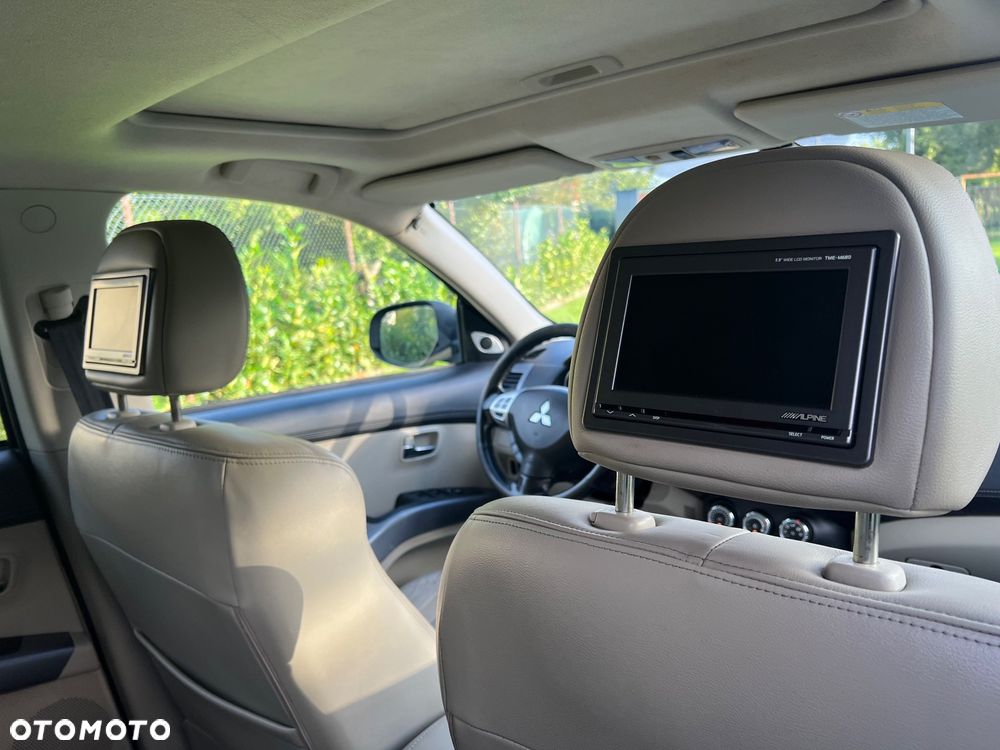 Mitsubishi Outlander 2.0 DID Instyle NAVI - 15