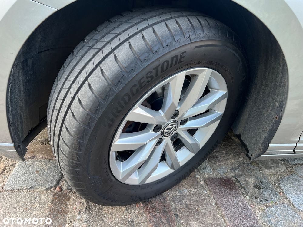 Volkswagen Passat - 38