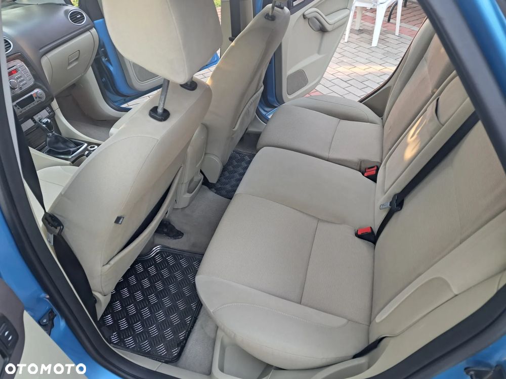 Ford Focus 2.0 Ghia - 13