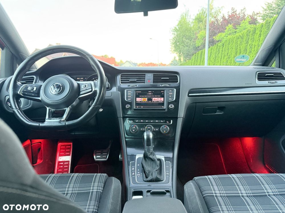 Volkswagen Golf - 10