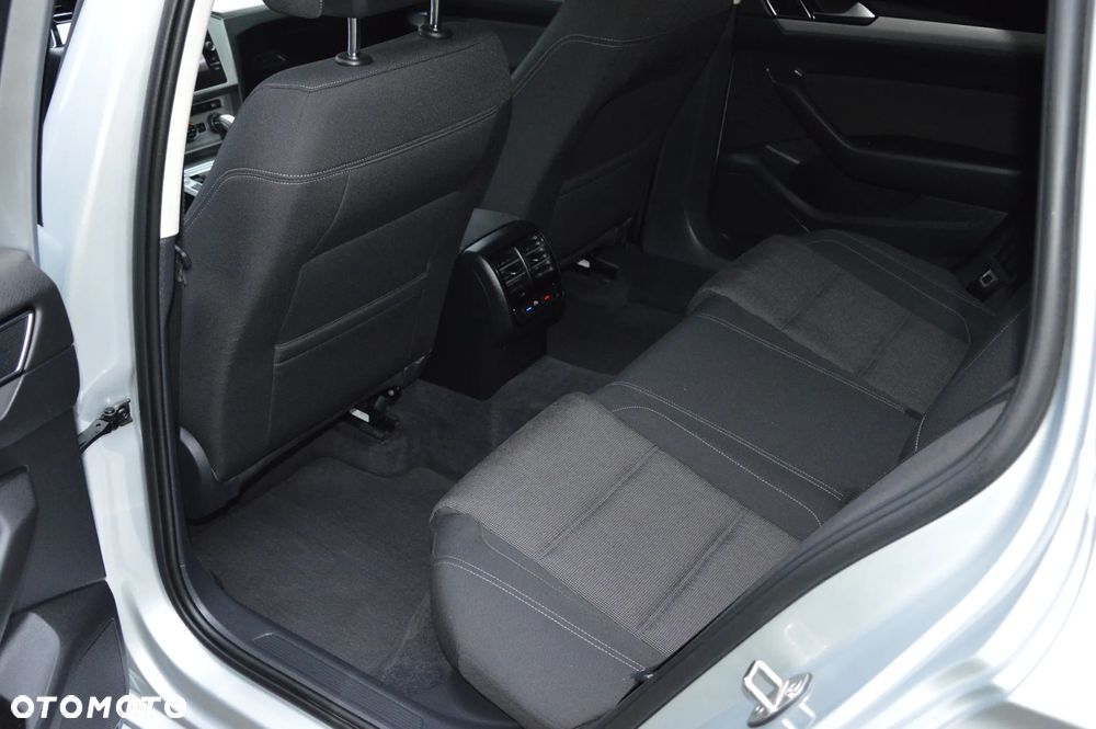 Volkswagen Passat Variant - 36