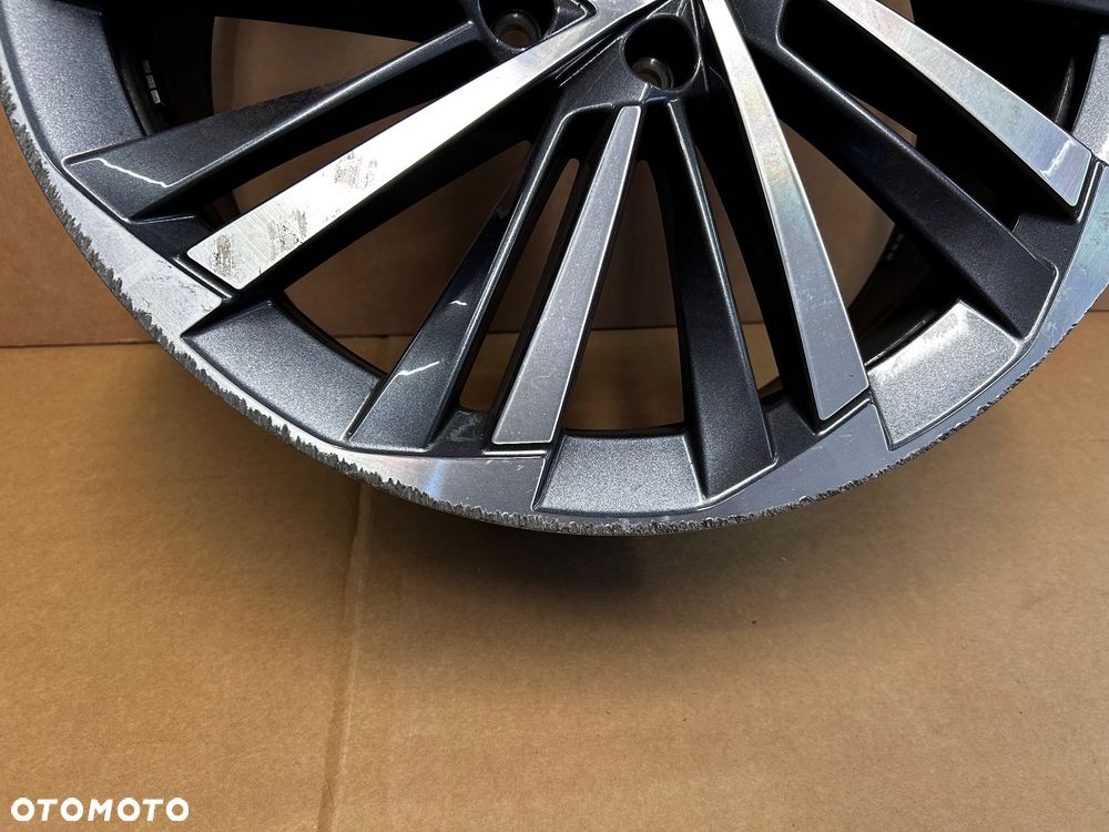 FELGA ALUMINIOWA SKODA 8X19 5X112  ET44 3P0601025 - 2