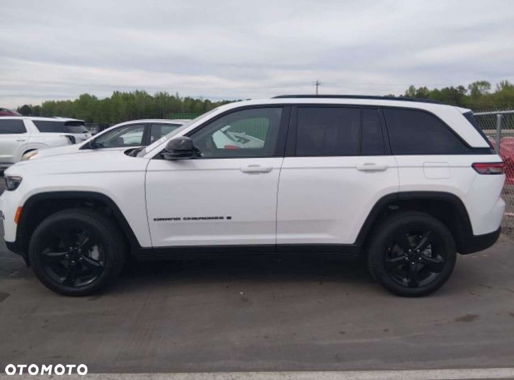 Jeep Grand Cherokee - 8