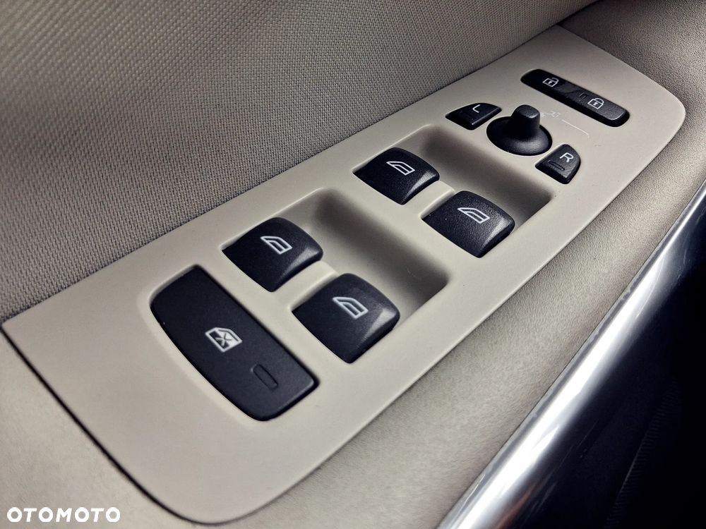 Volvo V40 D2 Momentum - 35