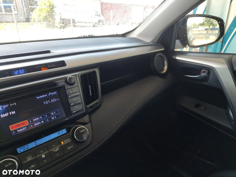 Toyota RAV4 - 8