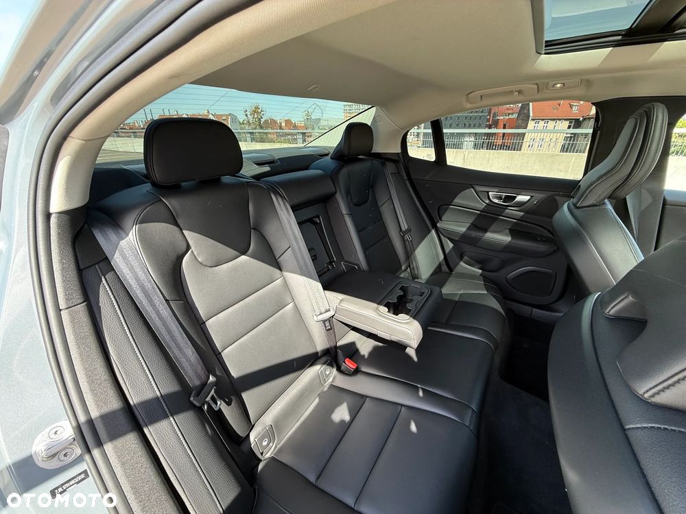 Volvo S60 B5 B AWD Plus Dark - 33
