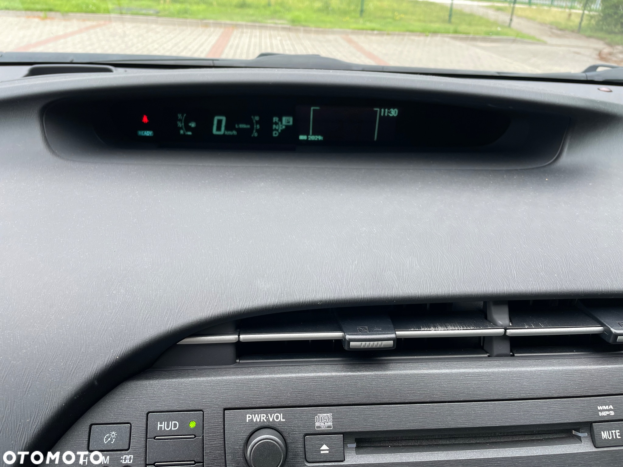 Toyota Prius (Hybrid) Comfort - 13