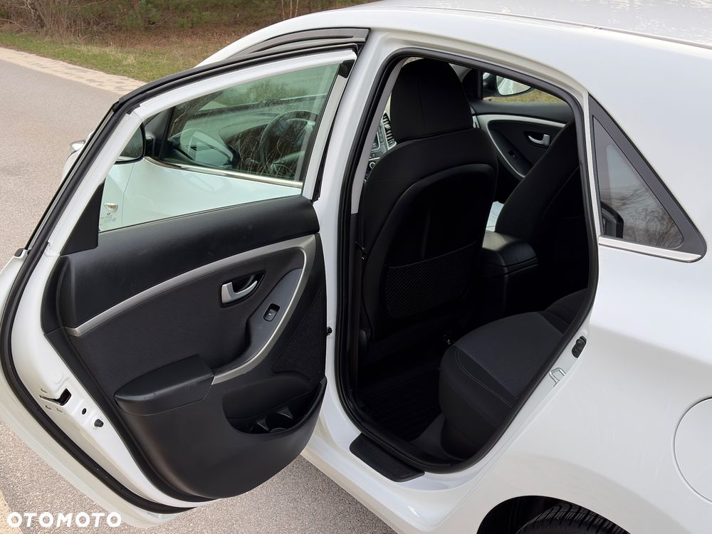 Hyundai i30 blue 1.4 Style - 30