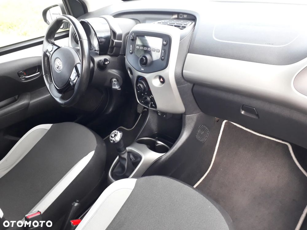 Toyota Aygo x-play - 5