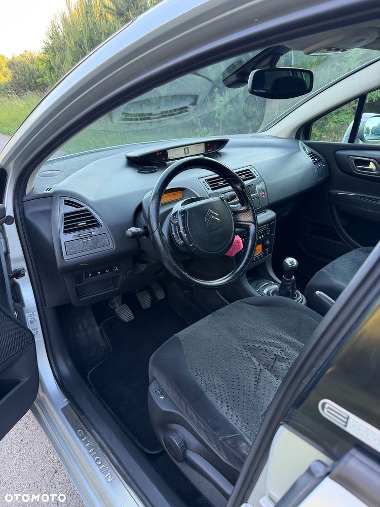Citroën C4 2.0 16V Exclusive - 11
