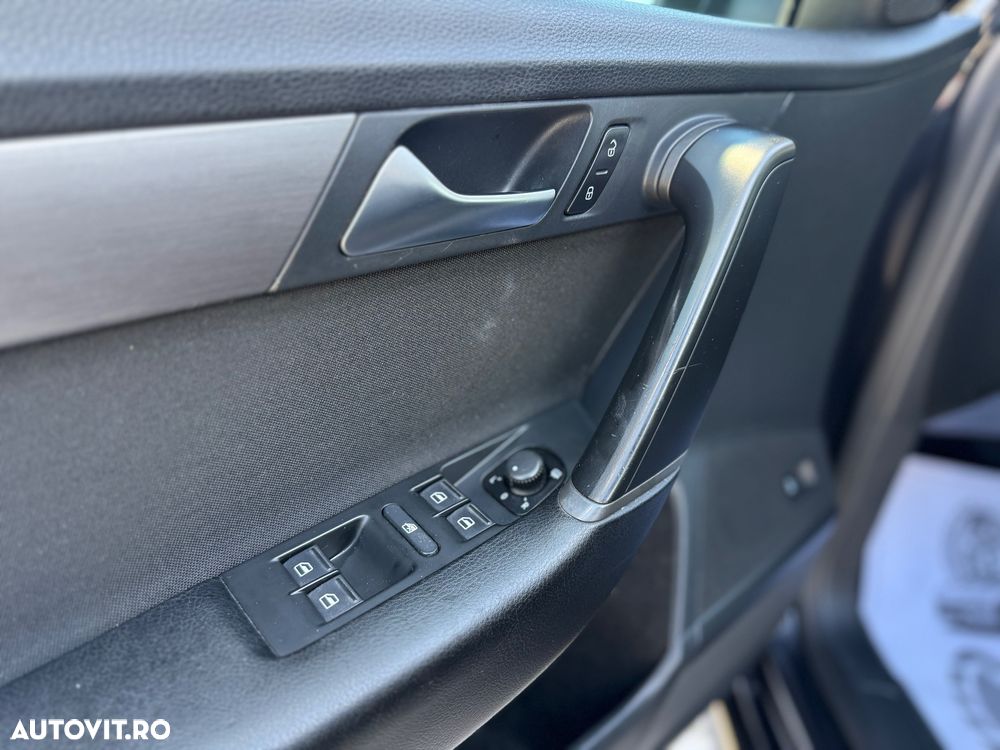 Volkswagen Passat Variant 2.0 Blue TDI DPF DSG Highline - 15