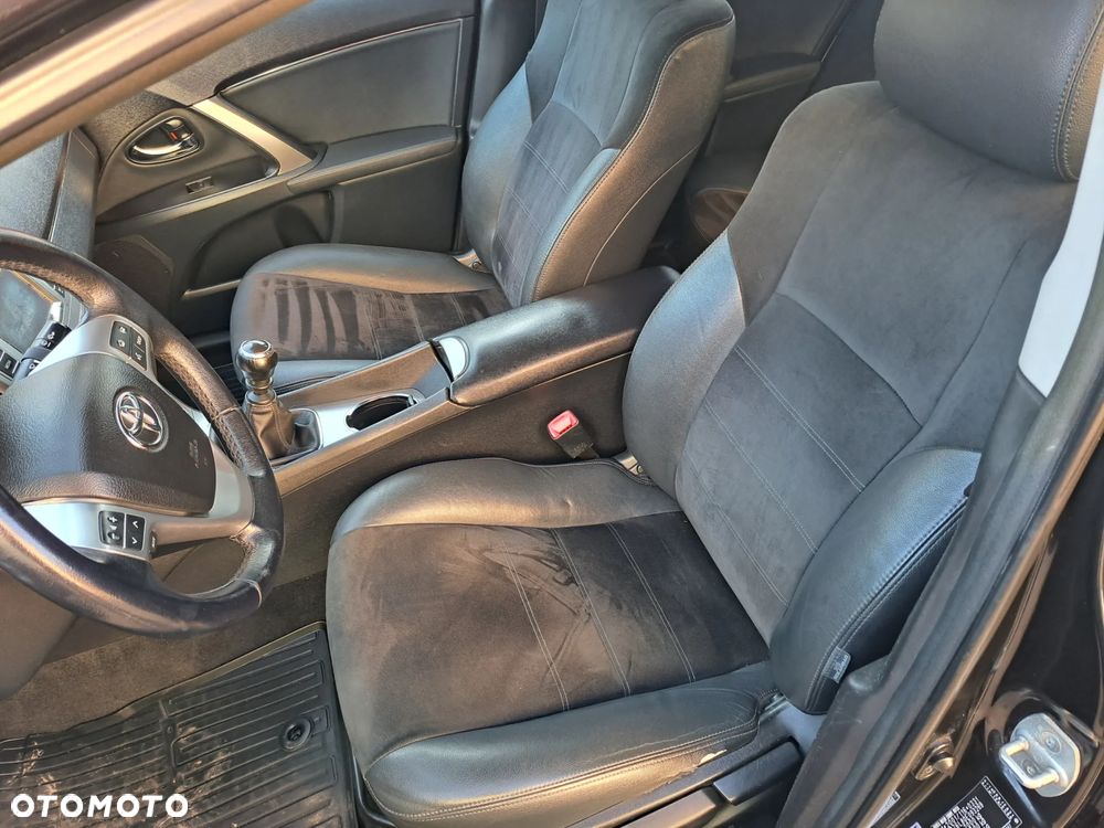 Toyota Avensis 1.8 Premium - 6