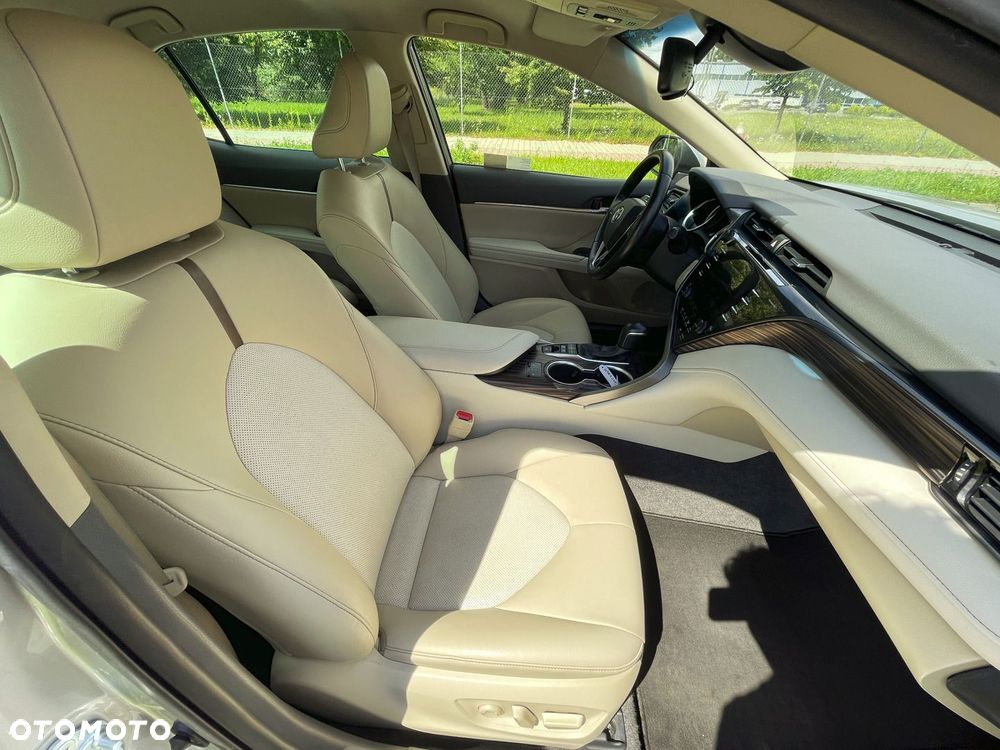 Toyota Camry 2.5 Hybrid Executive CVT - 13