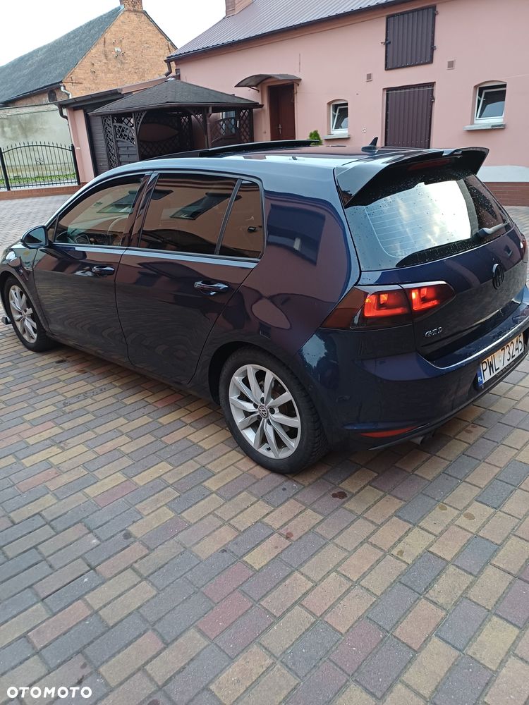 Volkswagen Golf - 6
