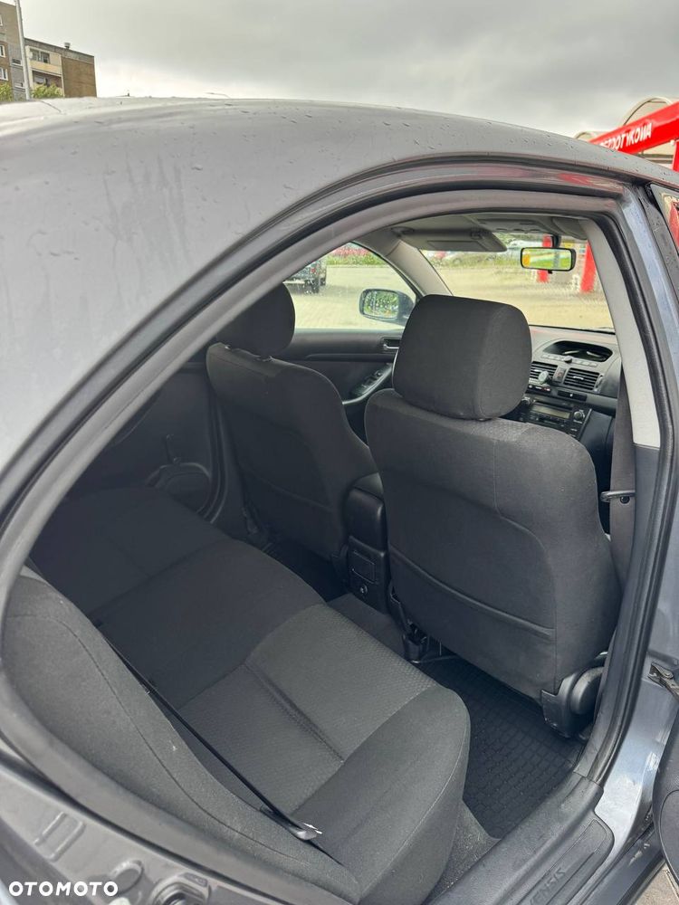 Toyota Avensis 1.6 VVT-i Luna - 8