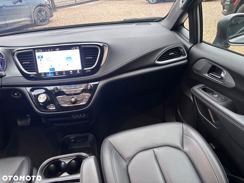 Chrysler Pacifica - 26