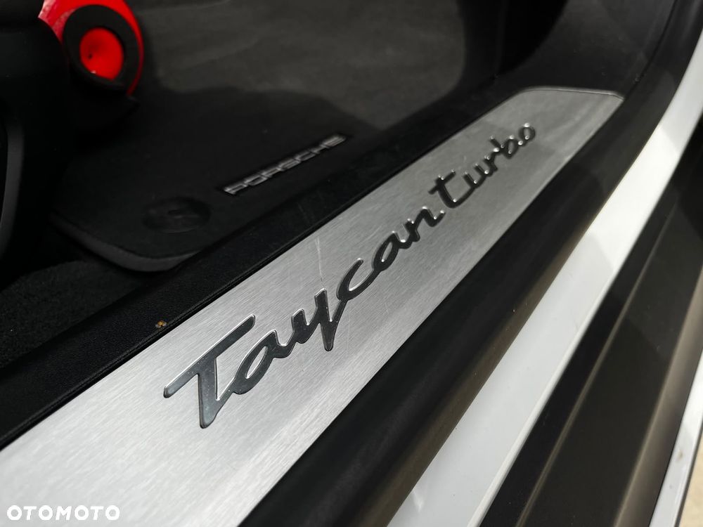 Porsche Taycan Turbo - 39