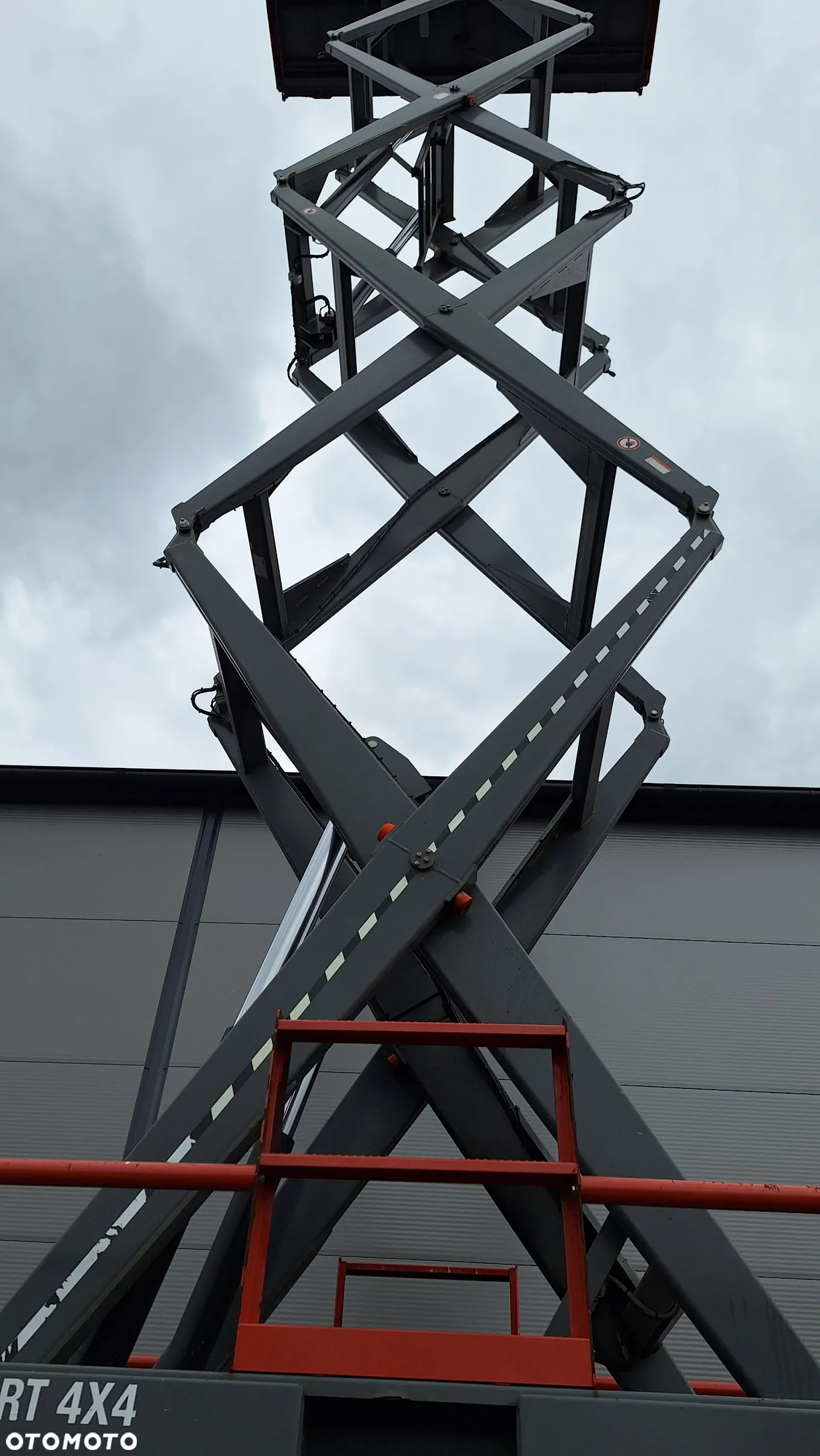 Skyjack SJ9250 Podest Podnośnik Nożycowy Terenowy Spalinowy 4x4 - 9