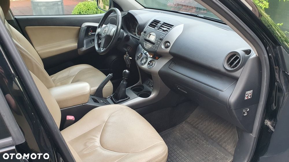 Toyota RAV4 - 6