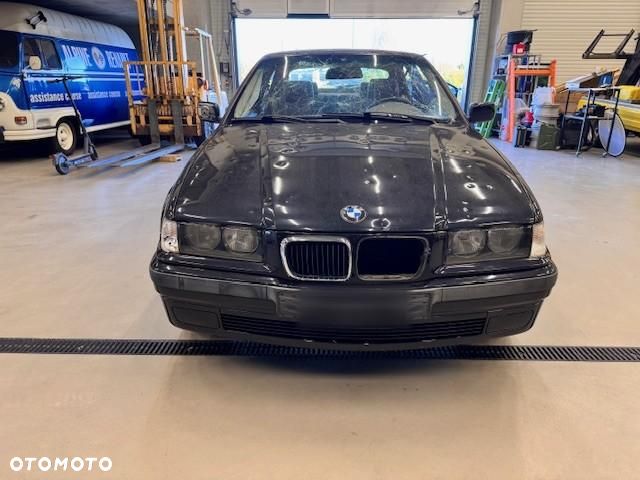 BMW Seria 3 2000 photo 3