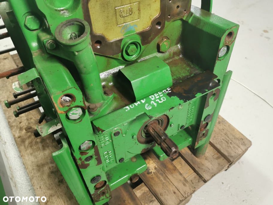 John Deere 6220 {WOM tylny z obudową L153497} - 1