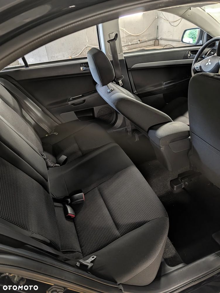 Mitsubishi Lancer 1.6 Invite - 7