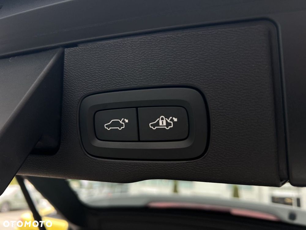 Volvo XC 60 B4 D AWD R-Design - 24