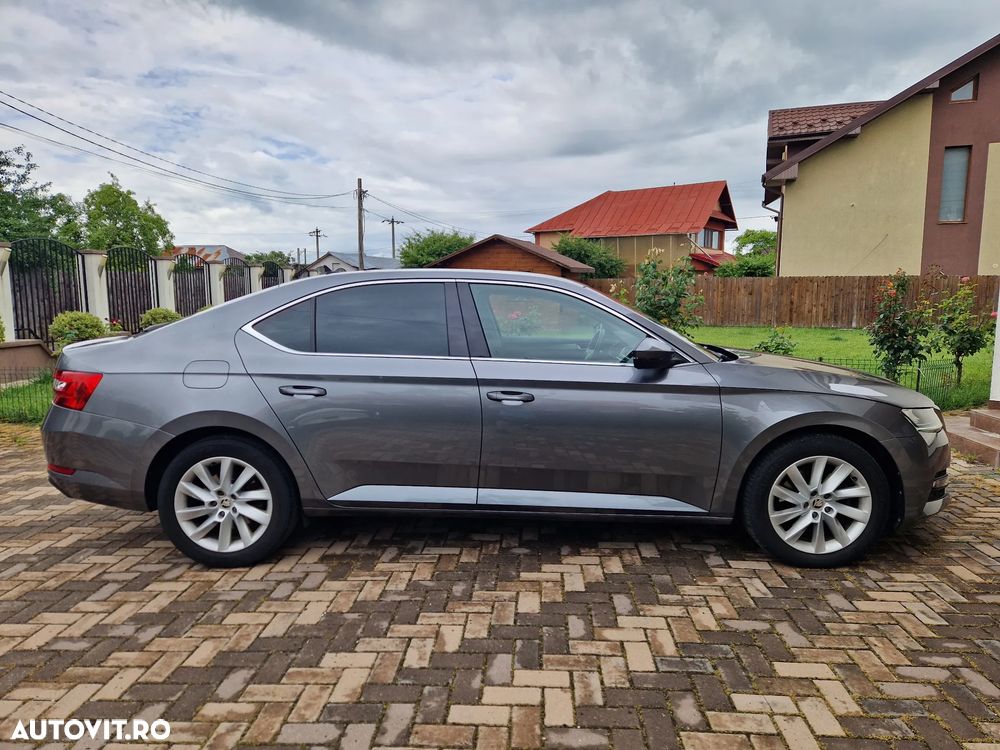 Skoda Superb 2.0 TDI DSG Ambition - 22