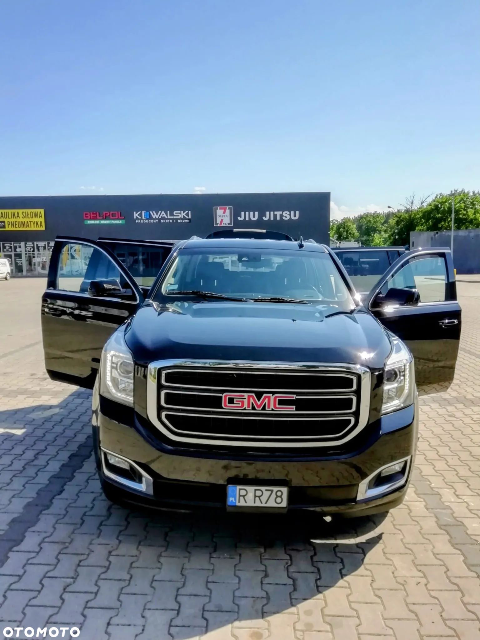 GMC Yukon - 1