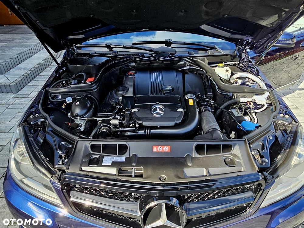 Mercedes-Benz Klasa C 180 CGI BlueEFFICIENCY Avantgarde - 27