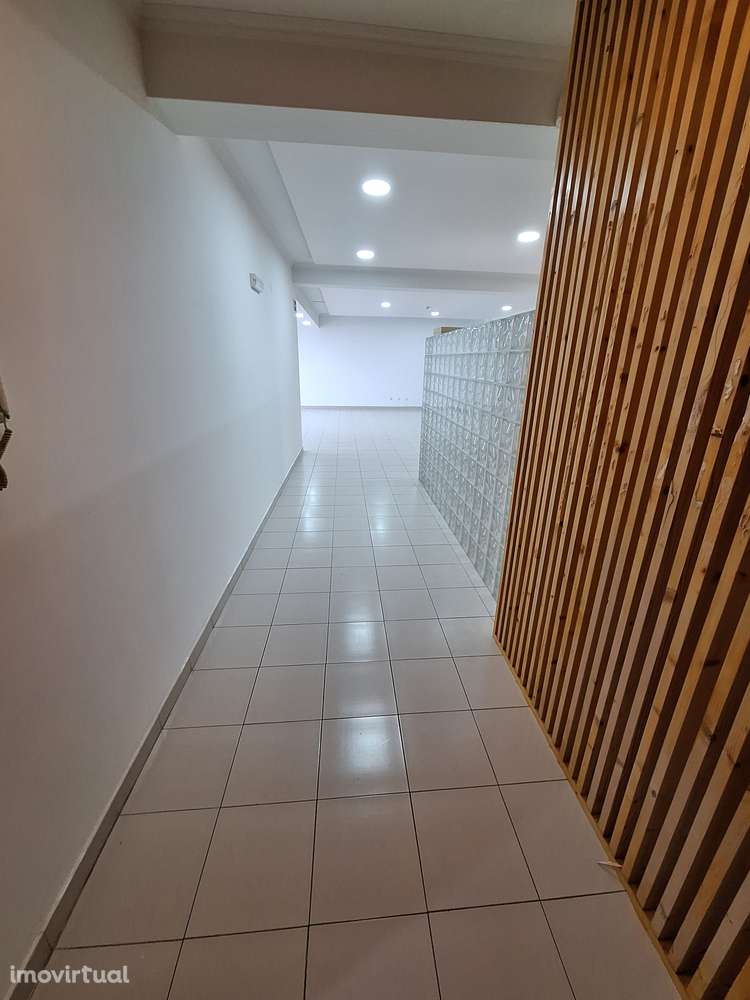 Atelier com afetação Serviços com 227m2 - Grande imagem: 2/13