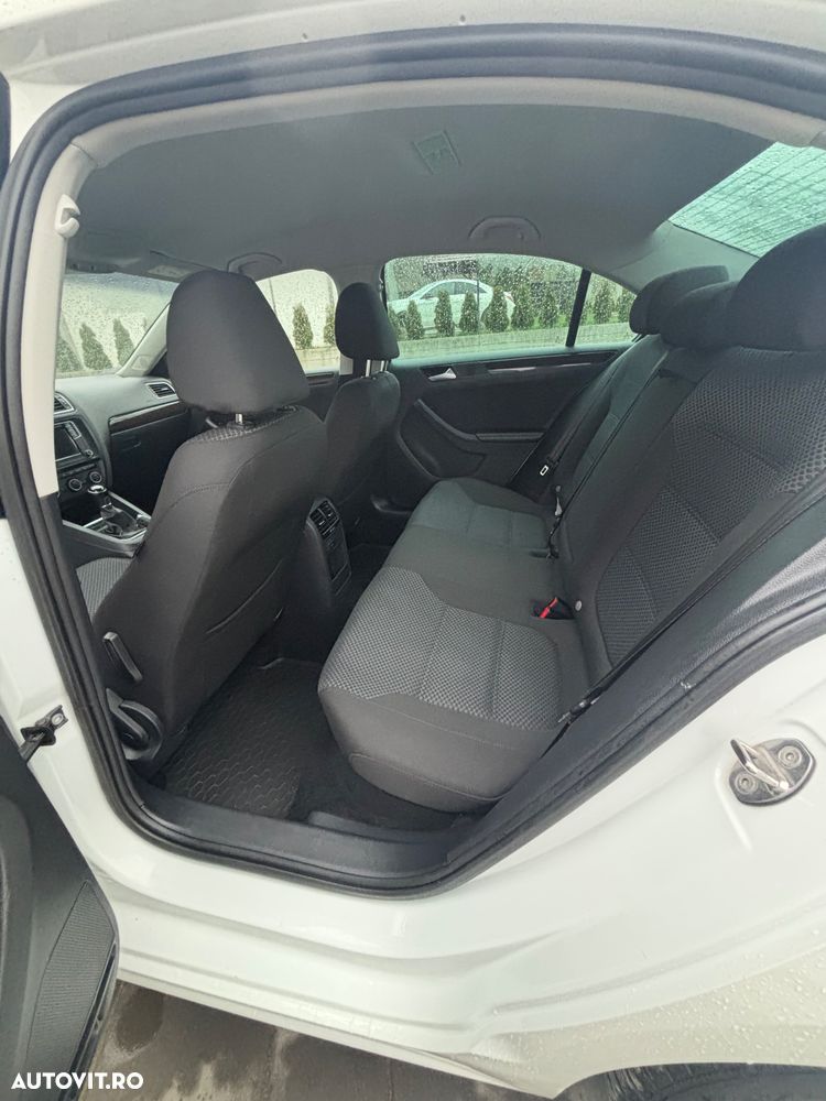 Volkswagen Jetta 2.0 TDI Comfortline - 7