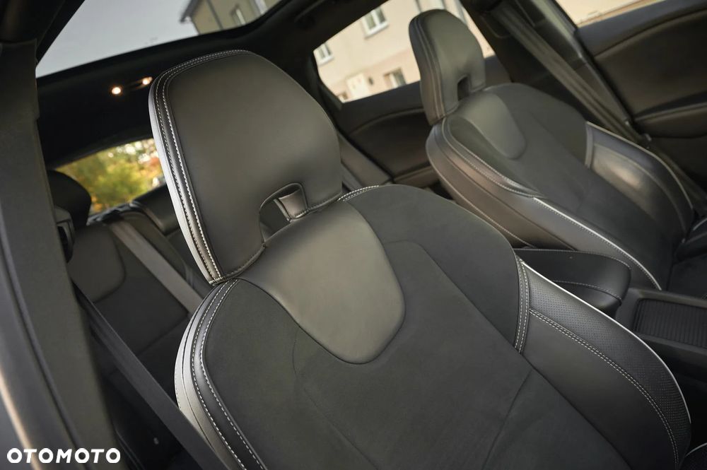 Volvo V40 D3 Geartronic RDesign - 29