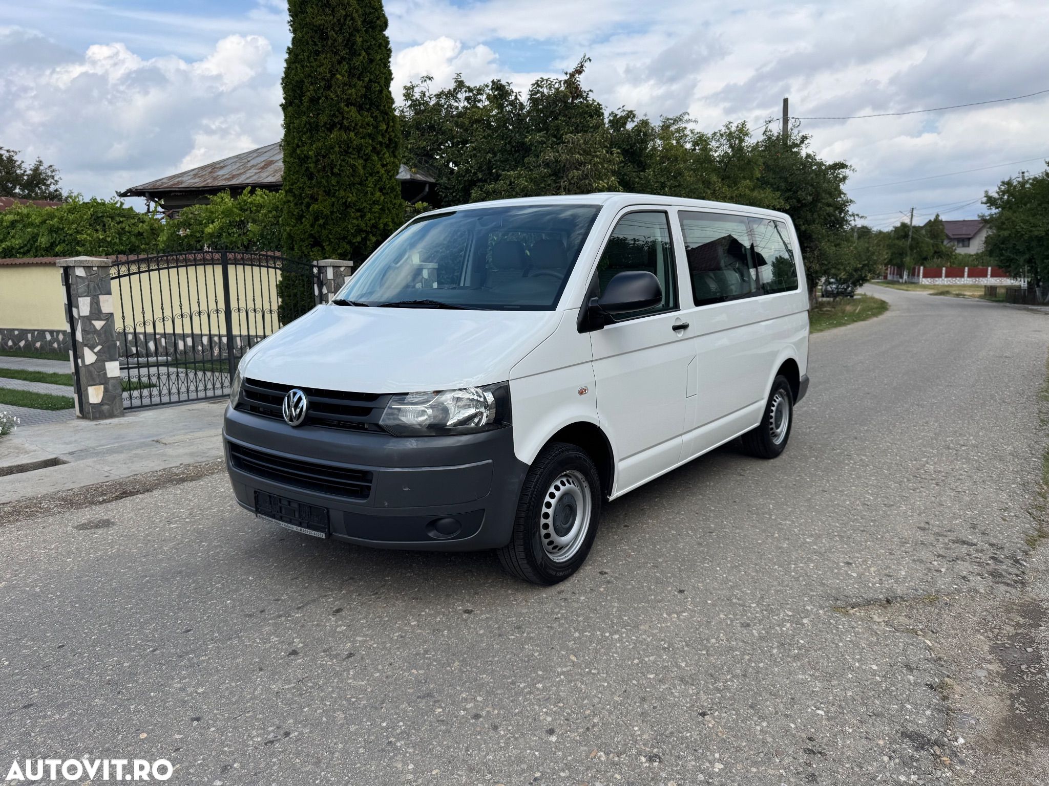Volkswagen Transporter - 1