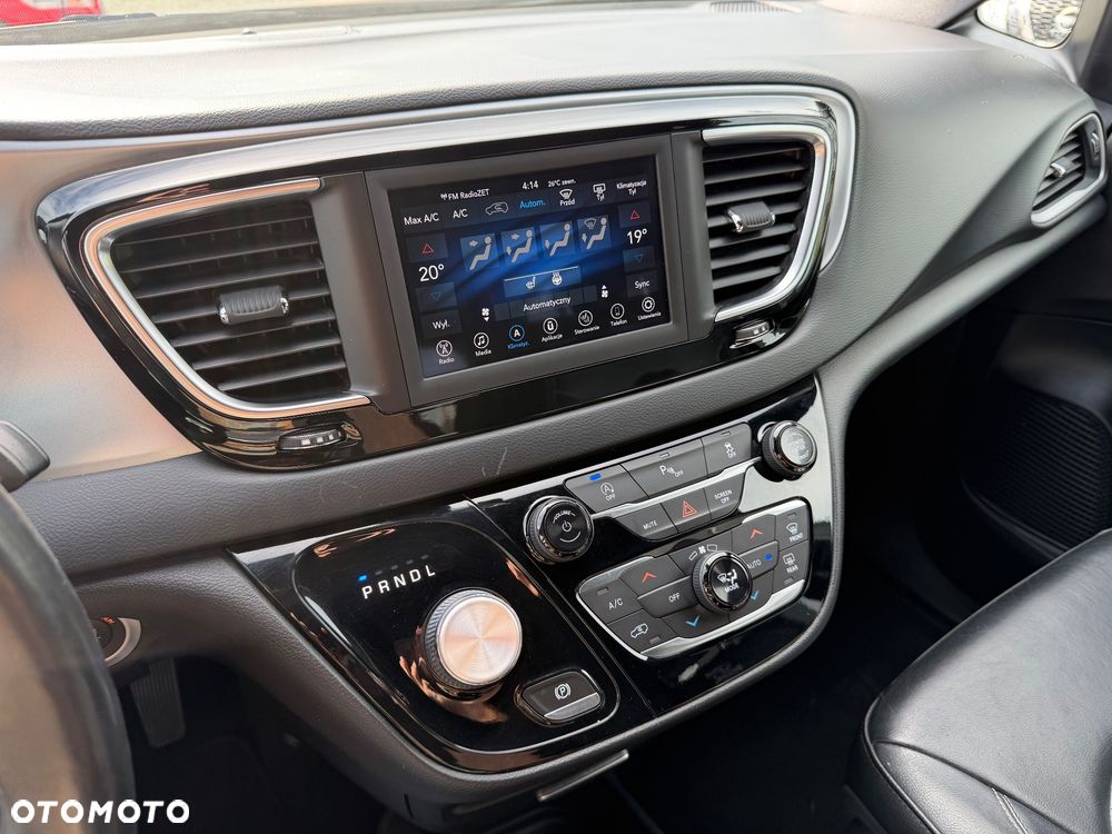 Chrysler Pacifica - 26
