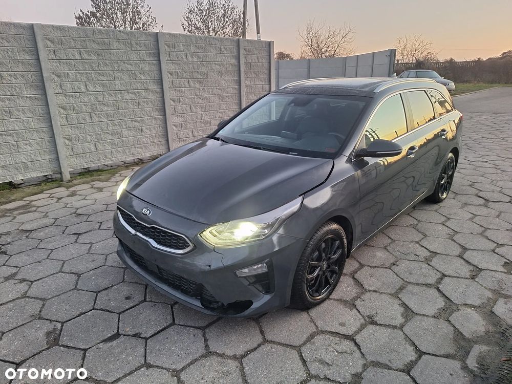 Kia Ceed 1.6 CRDi Platinum Edition - 1