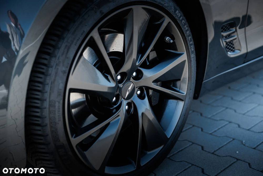 Genesis G70 2.0T Plus AWD 8AT Sport - 10