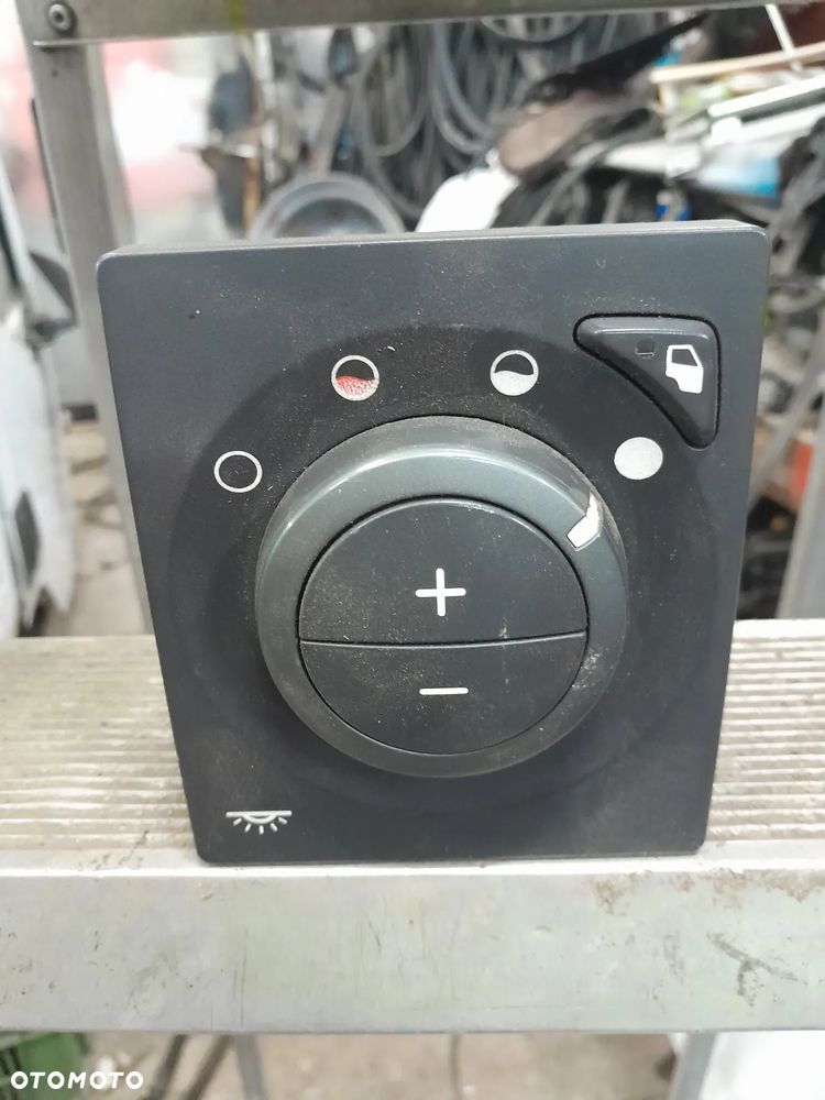 Panel światła kabiny volvo 21033999 - 1