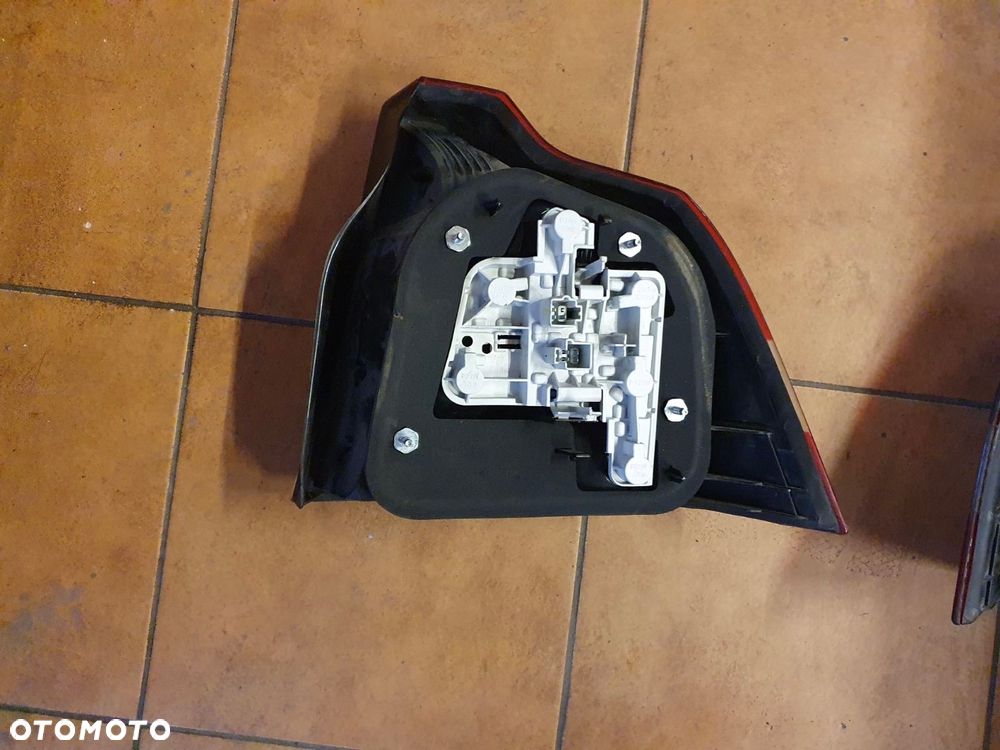 LAMPA PRAWY TYŁ VOLVO S40 - 6