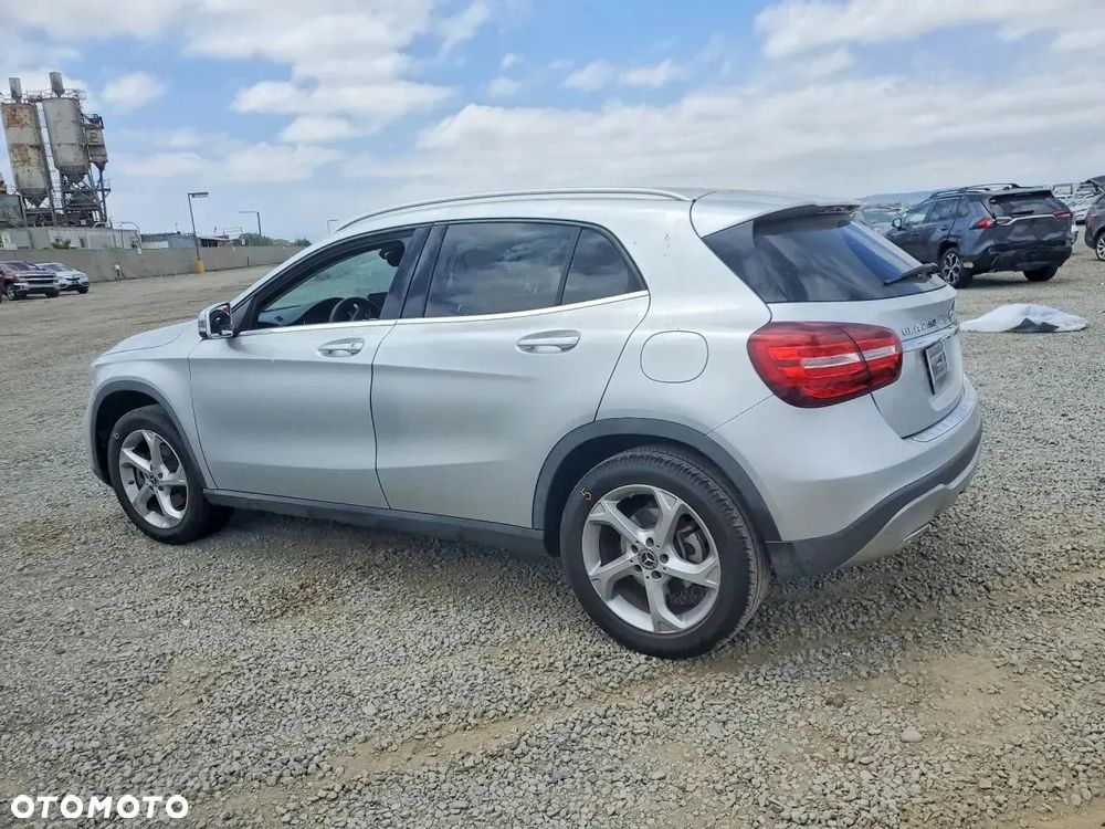 Mercedes-Benz GLA - 6