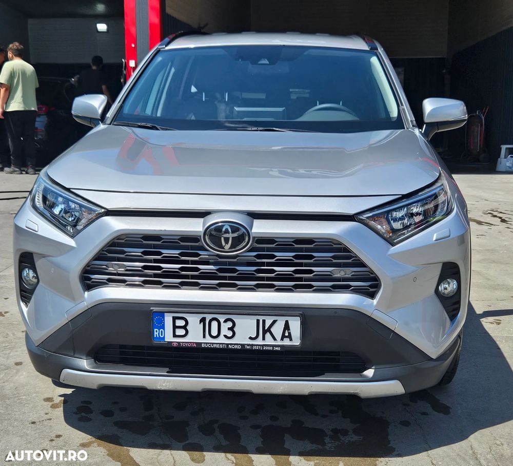 Toyota RAV4 - 1