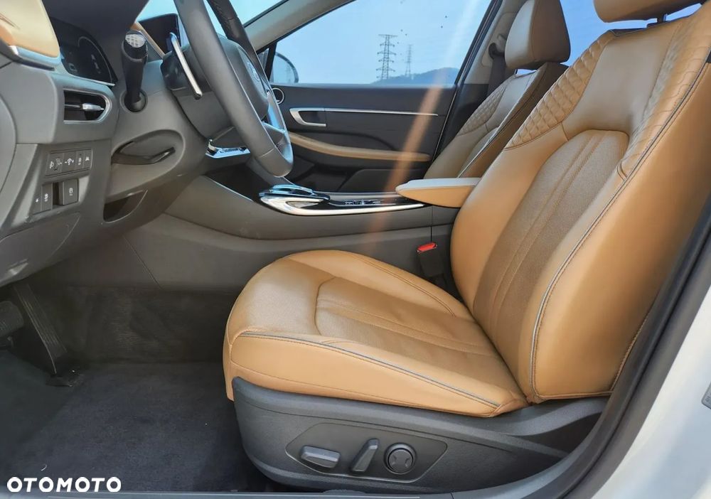 Hyundai Sonata - 16